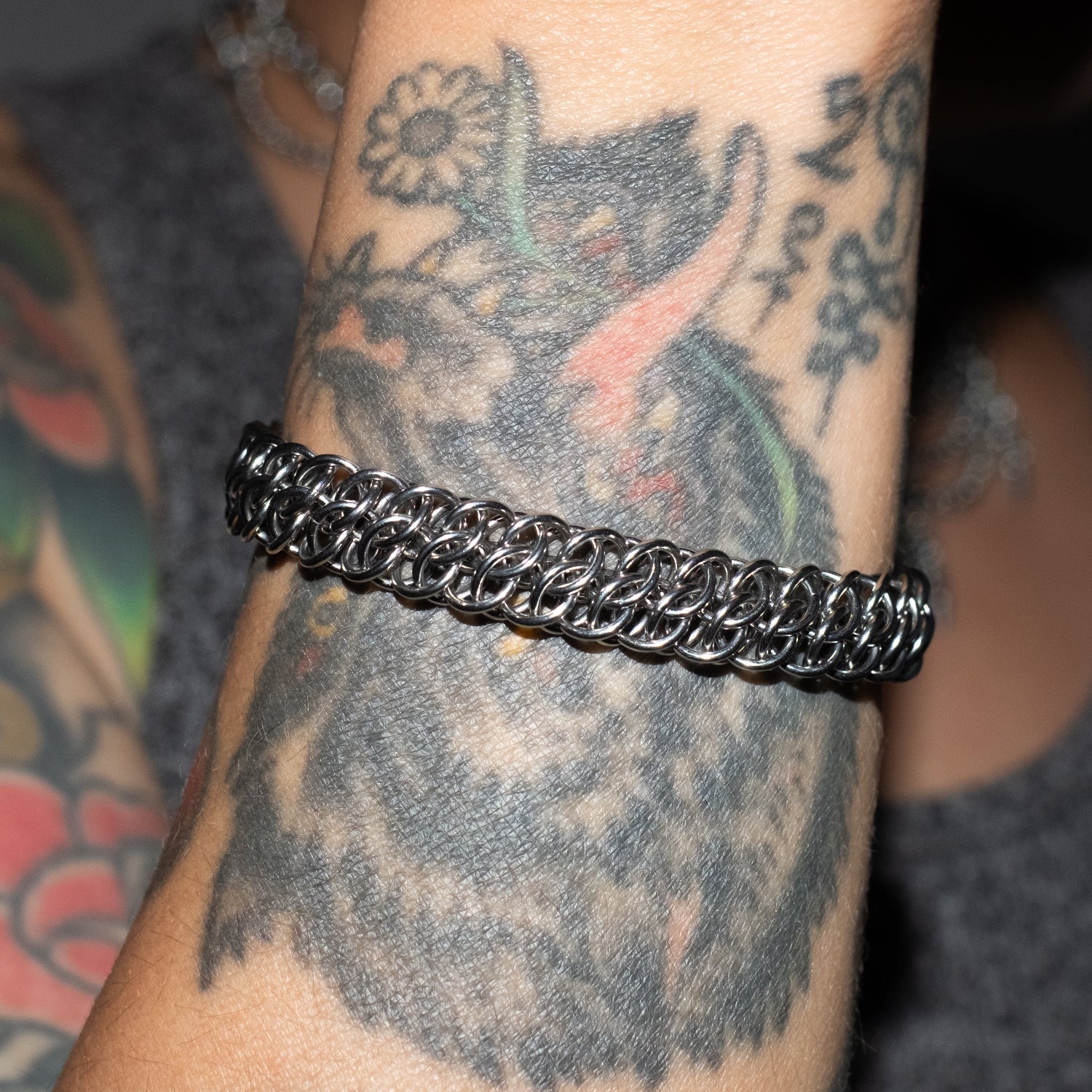 MODEL WEARING BACKUP WAVE BRACELET.  CHAIN MAILLE JEWELRY.