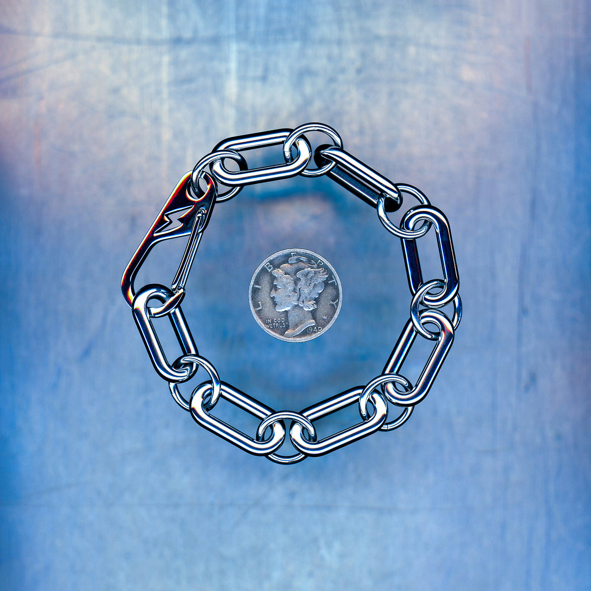 PRODUCT SHOT CLOSEUP SCAN OF BLACKOUT VOID BRACELET 304 STAINLESS STEEL CHAIN JEWELRY OVAL LINKS LIGHTENING BOLT