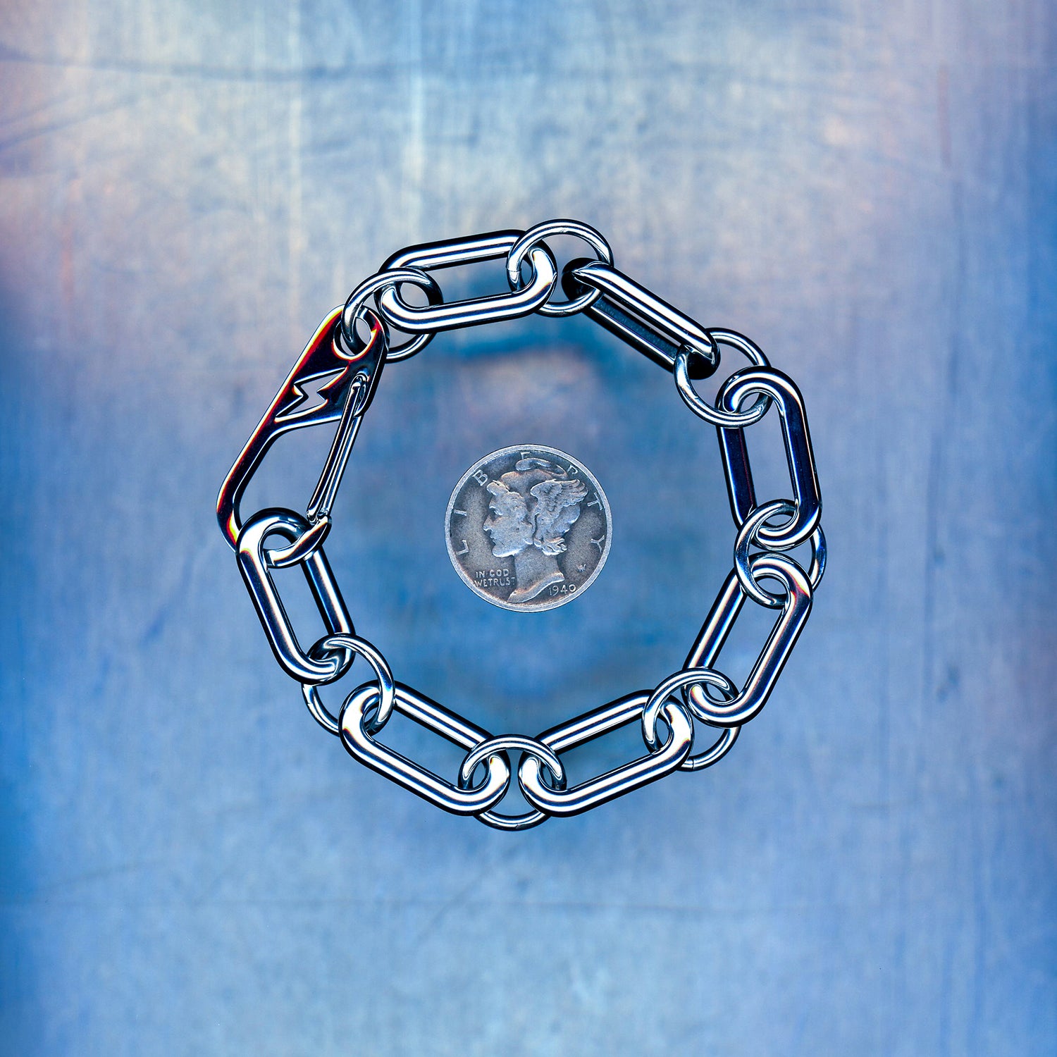 PRODUCT SHOT CLOSEUP SCAN OF BLACKOUT VOID BRACELET 304 STAINLESS STEEL CHAIN JEWELRY OVAL LINKS LIGHTENING BOLT