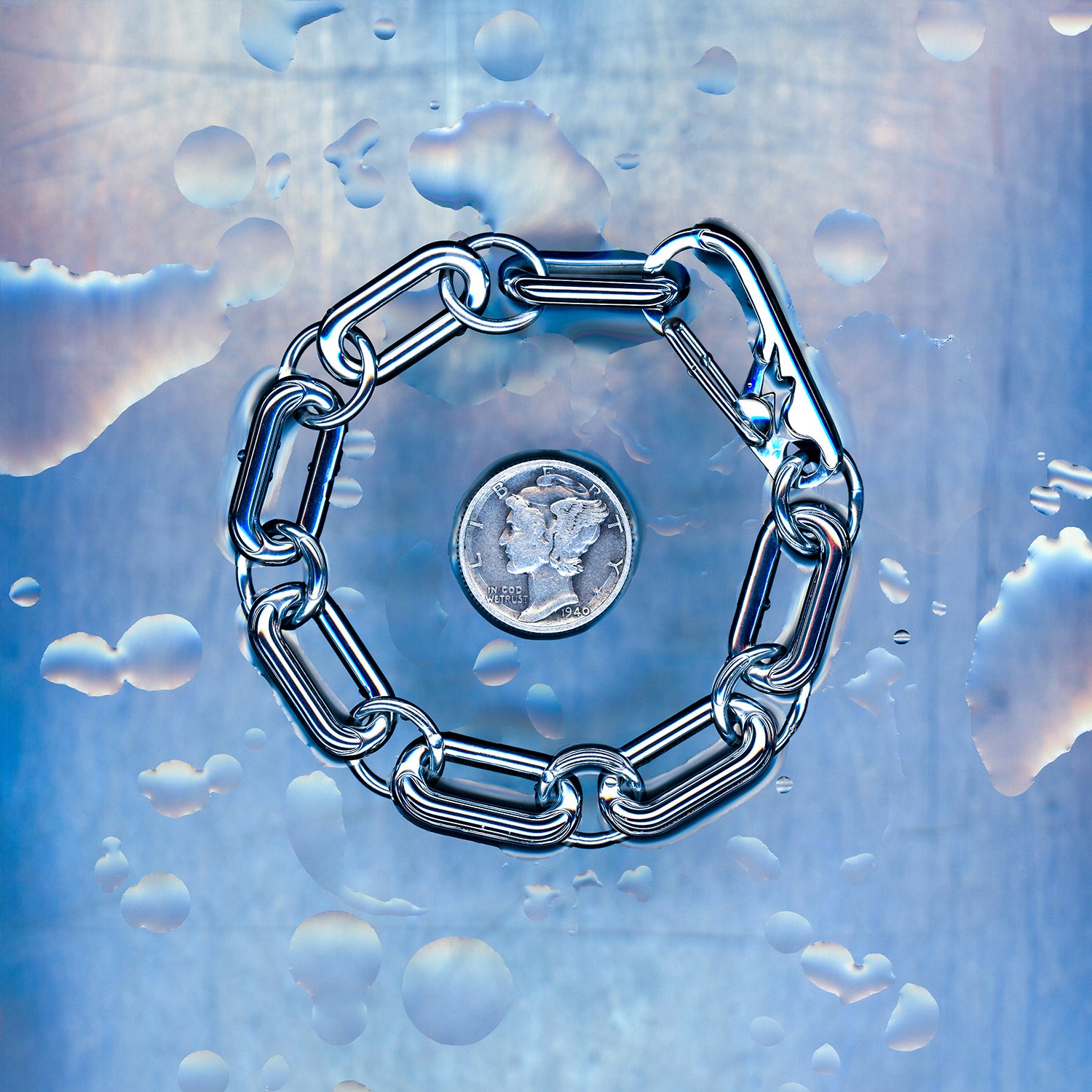 PRODUCT SHOT CLOSEUP SCAN OF BLACKOUT VOID BRACELET 304 STAINLESS STEEL CHAIN JEWELRY OVAL LINKS LIGHTENING BOLT