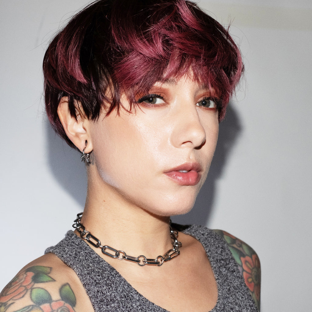 MODEL WEARING BLACKOUT VOID
NECKLACE.  CHAIN JEWELRY.