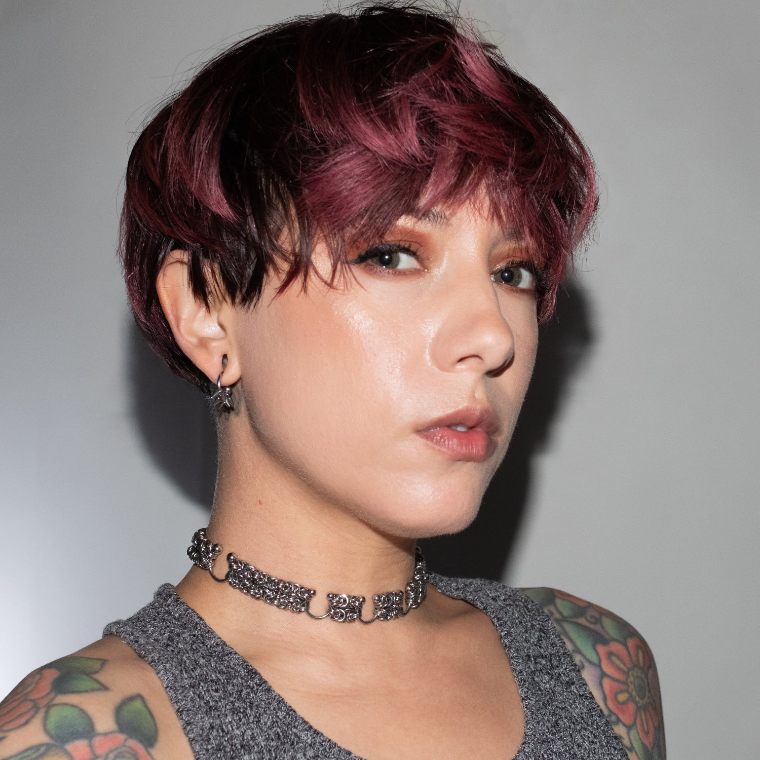 MODEL WEARING DRIFTING CORE NECKLACE.  CHAIN MAILLE JEWELRY.